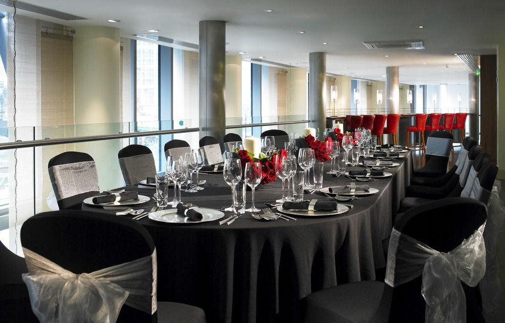 London Marriott Hotel Canary Wharf Londres Exterior foto The Gallery at the National Portrait Gallery, London