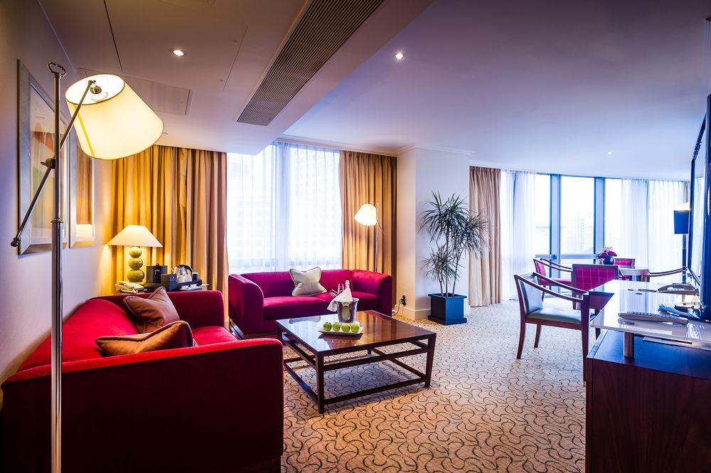 London Marriott Hotel Canary Wharf Londres Exterior foto Suite at the Radisson Blu Royal
