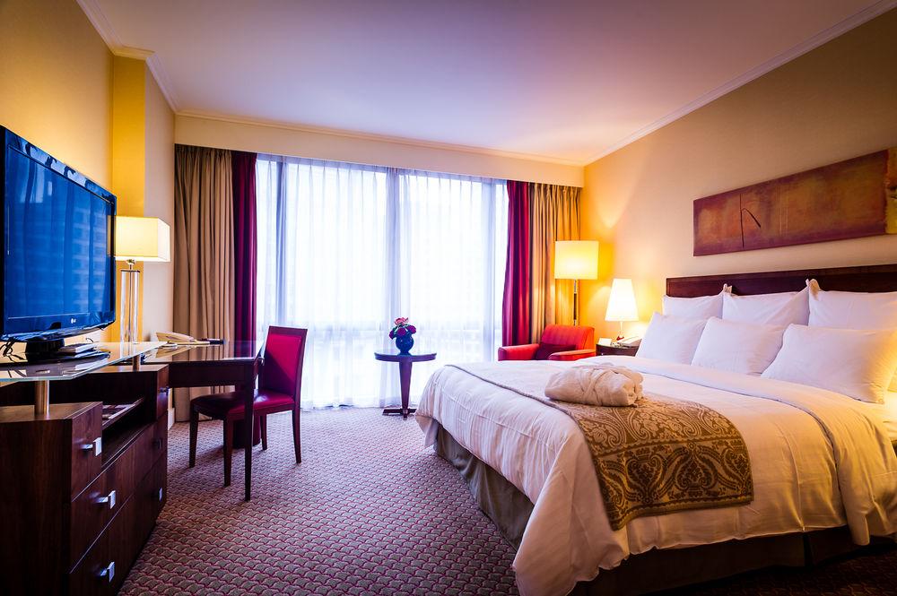 London Marriott Hotel Canary Wharf Londres Exterior foto A room at the Sheraton Addis Ababa Hotel
