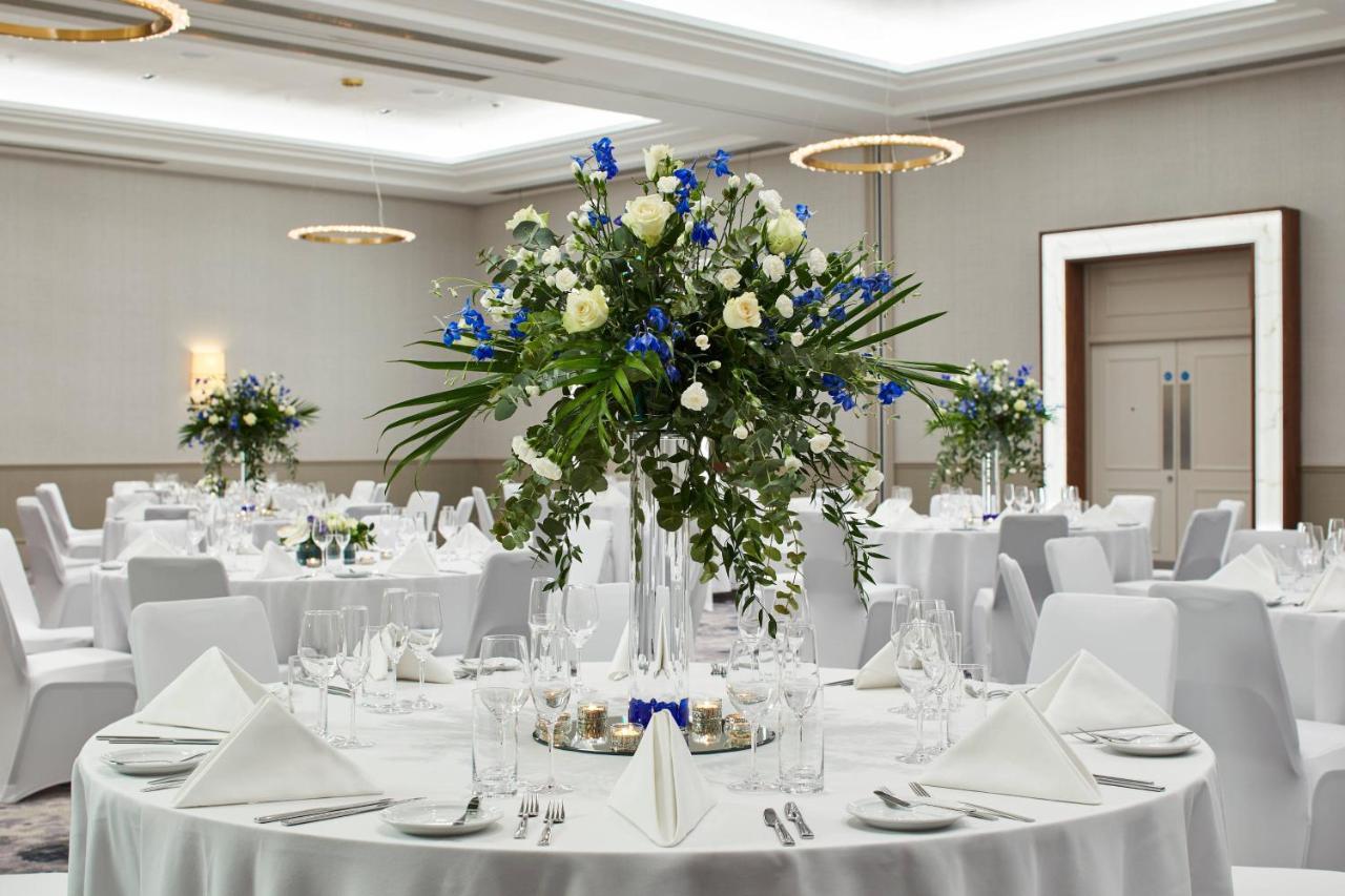 London Marriott Hotel Canary Wharf Londres Exterior foto The ballroom at The Dorchester