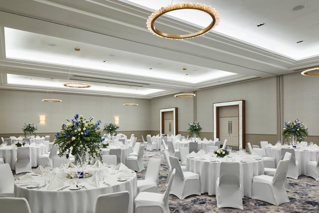 London Marriott Hotel Canary Wharf Londres Exterior foto The ballroom at The Westin Palace, Brussels