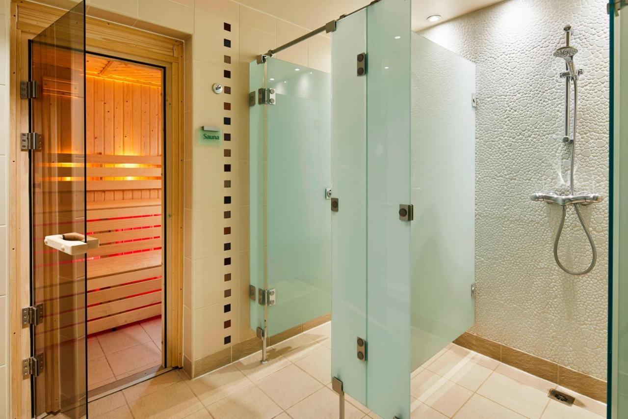 London Marriott Hotel Canary Wharf Londres Exterior foto A shower door