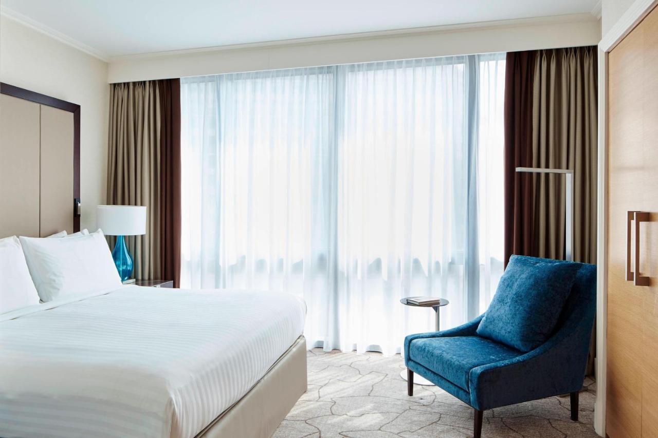 London Marriott Hotel Canary Wharf Londres Exterior foto A bedroom at the hotel