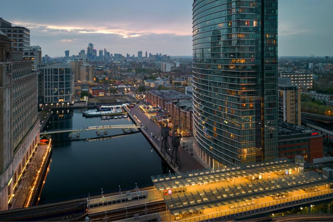 London Marriott Hotel Canary Wharf Londres Exterior foto The West India Quay
