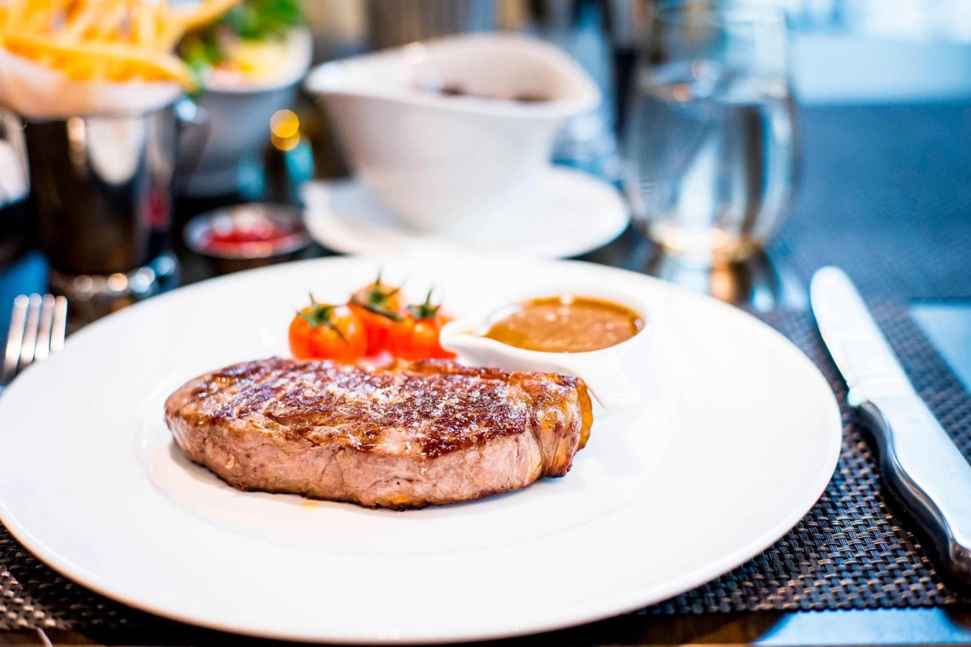 London Marriott Hotel Canary Wharf Londres Exterior foto A steak prepared in the French style